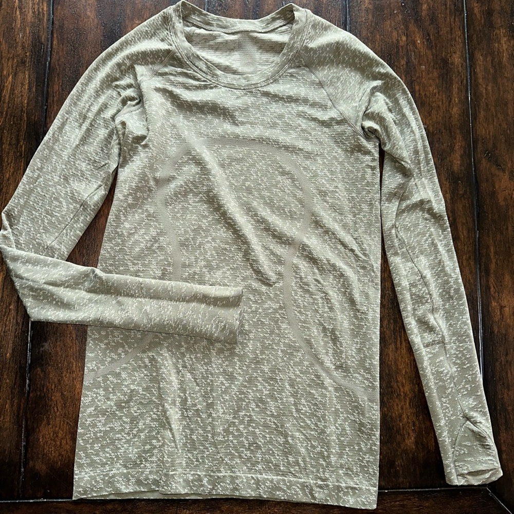 Lululemon Swiftly Tech long sleeve olive green size 6